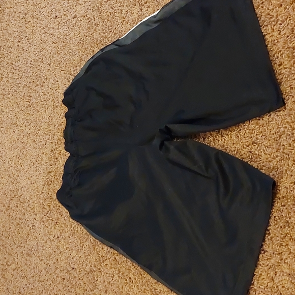 Nike mesh shorts - Picture 2 of 3